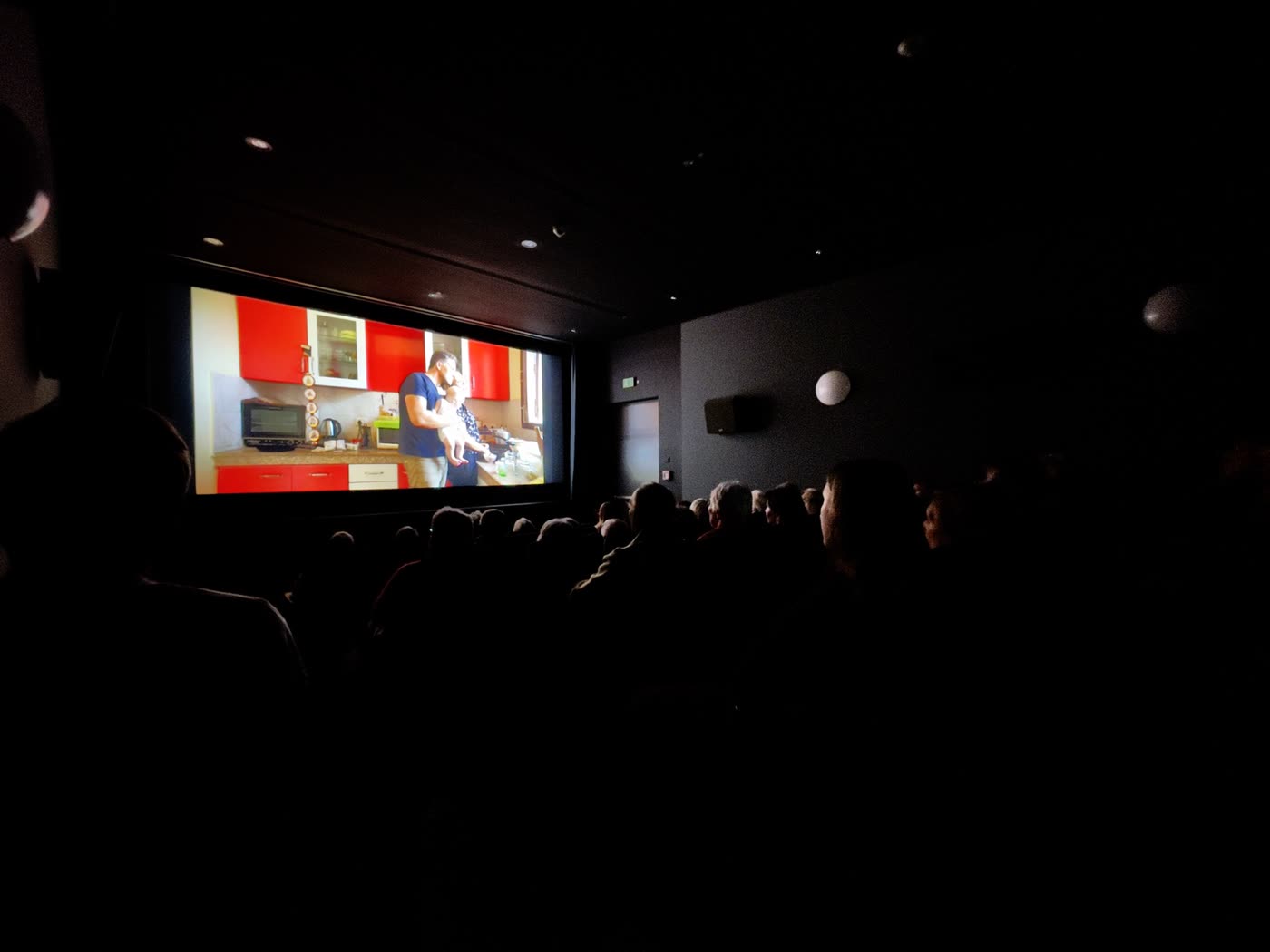 Der Film läuft auf der Kinoleinwand